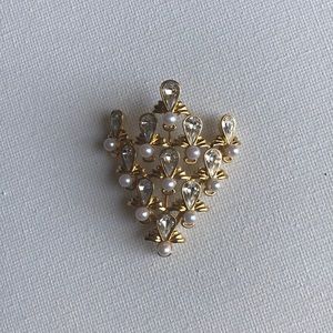 Gold pearl and diamond brooch